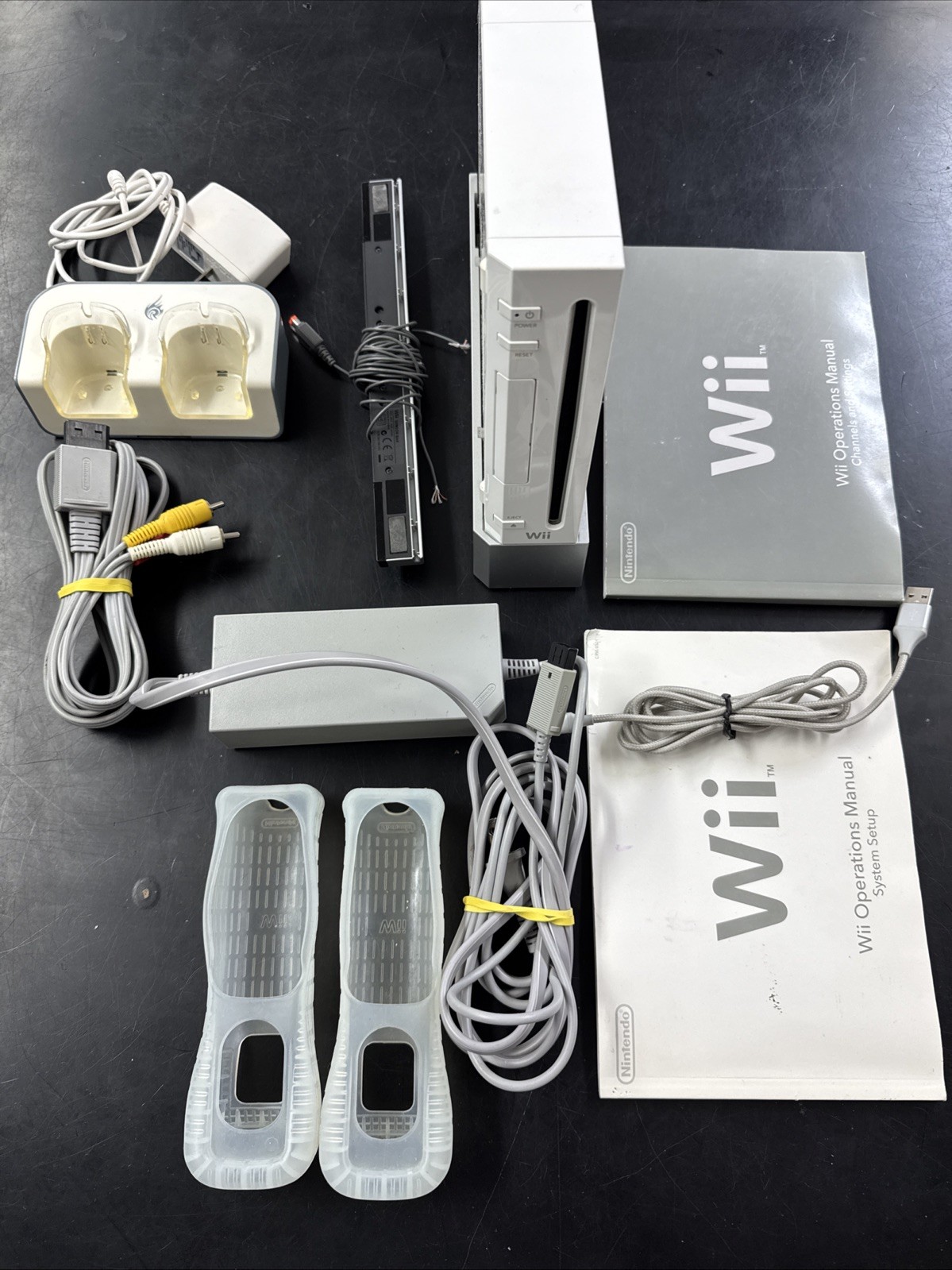 2006 Nintendo Wii Home Console (RVL-001) Composite RCA UNTESTED No Wii Motes B38