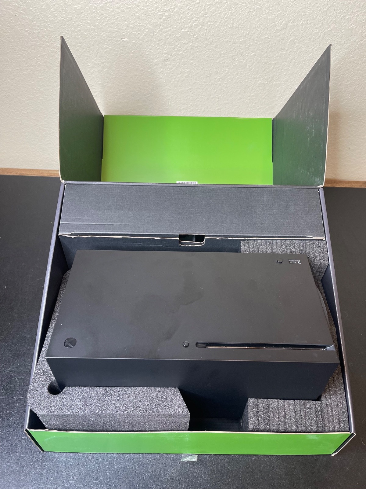 Microsoft XBOX Series X Model 1882 1TB Disc Version w/Controller – Black in Box