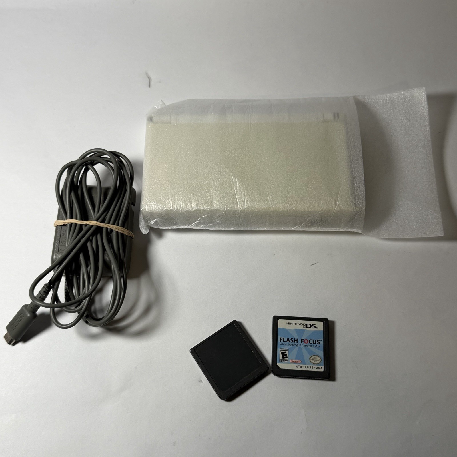 Nintendo DS Lite Handheld Console Polar White CIB Complete In Box. See Photos