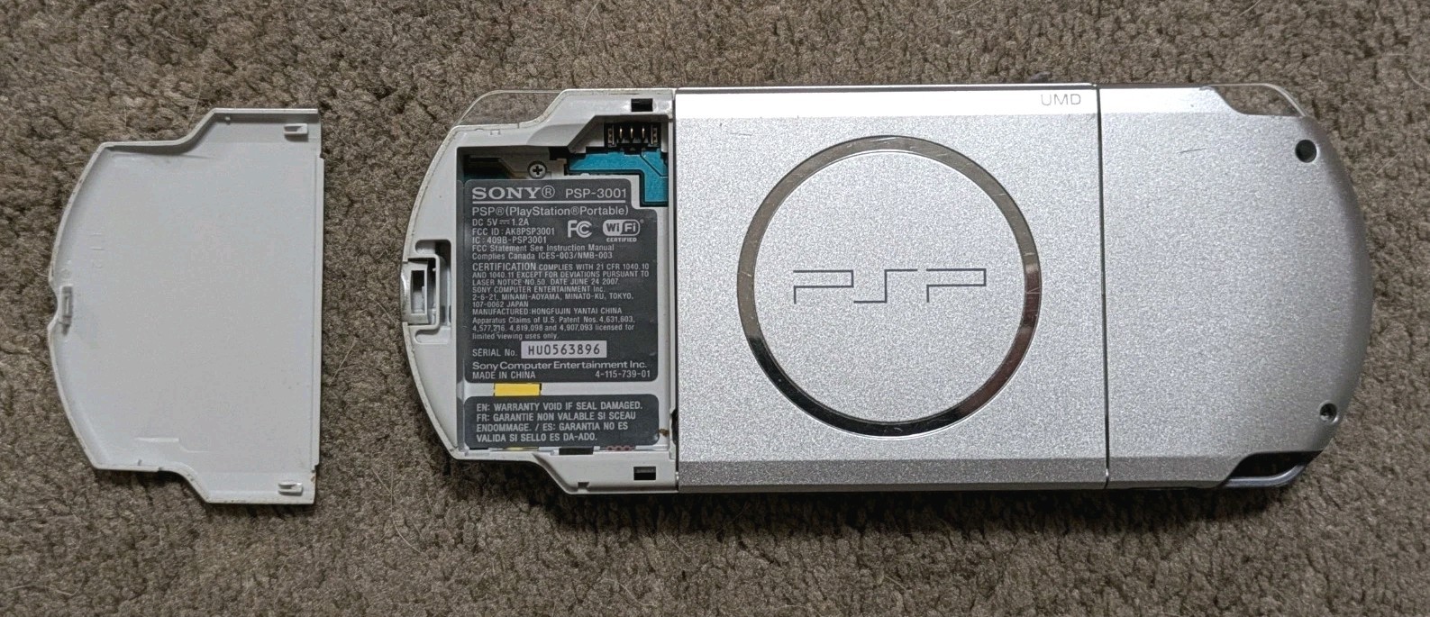 Sony PSP 2000 Handheld Console Silver with 2 Games Case Charger Lot