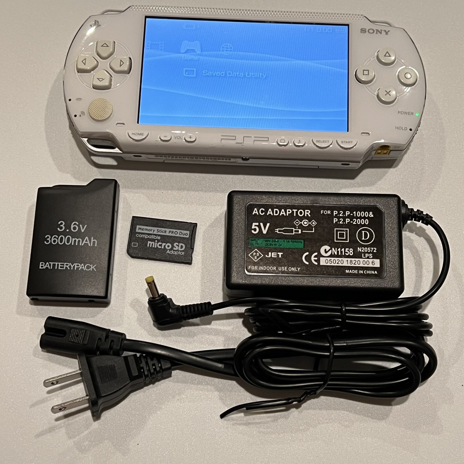WHITE Sony PSP 1000 System w/ Charger & 64gb Memory Card Bundle Region Free