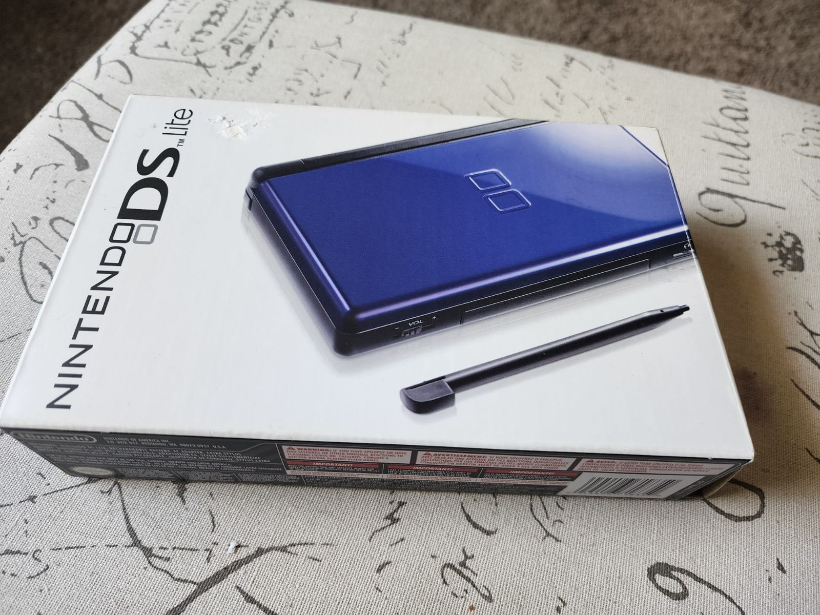 Nintendo DS Lite Colbalt Blue with box, manual and charger