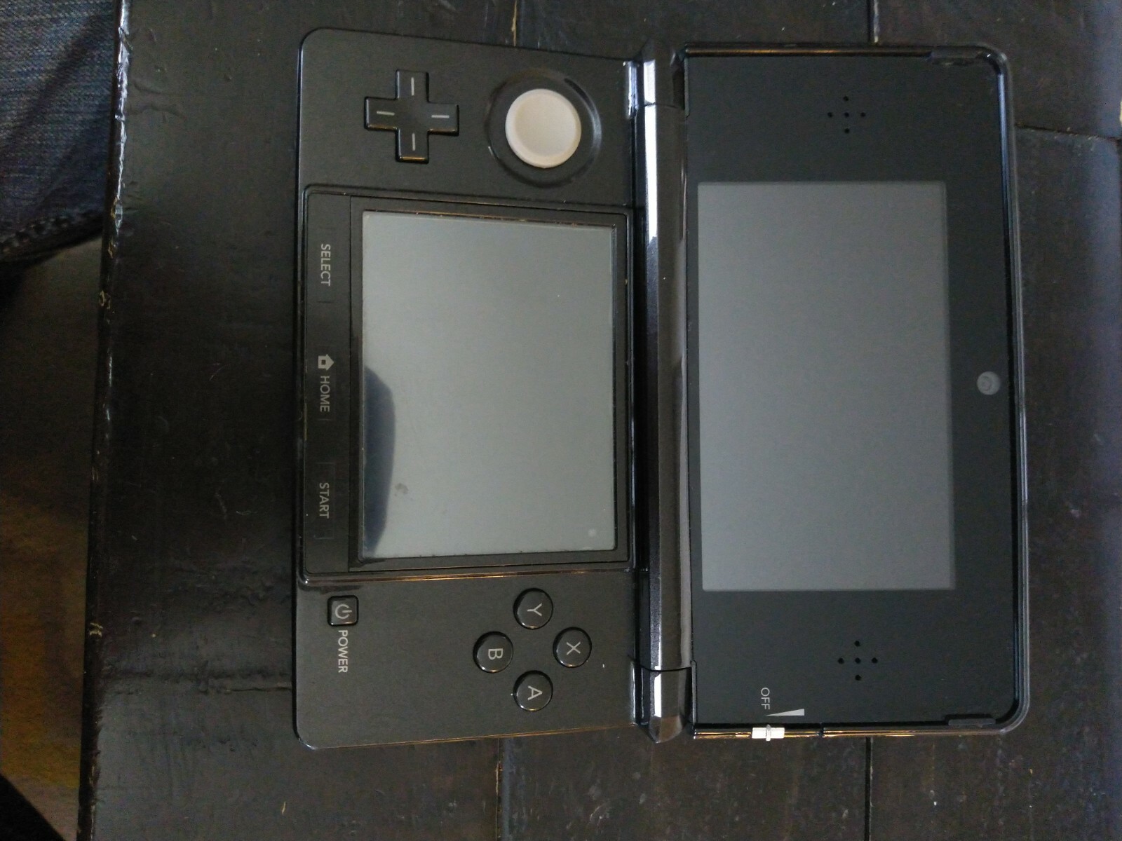 Nintendo 3DS Launch Edition Handheld System – Cosmo Black (all included)