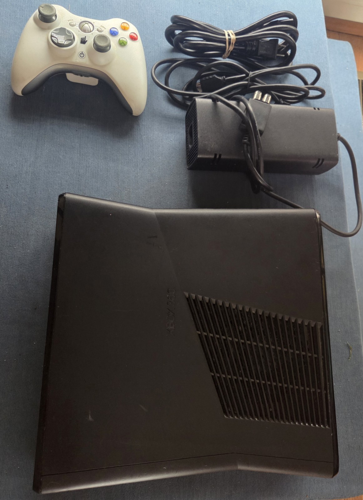 Xbox 360 S 1439 Slim Bundle 4GB Console W/ Genuine Controller-Power Cord+ Hdmi