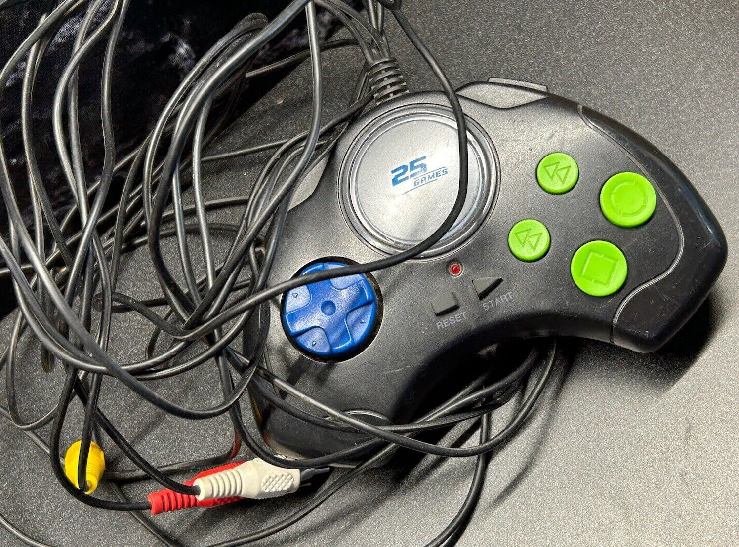 Plug and Play TV NTSC System 25 Games Controller Black