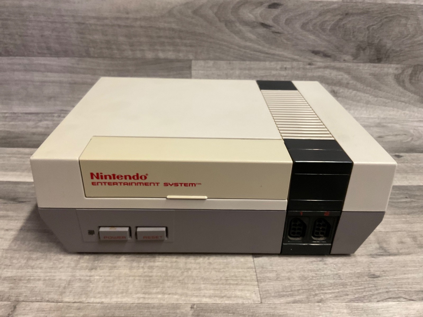1985 Original NES Console Nintendo System NES-001, Powers On Parts Or Repair