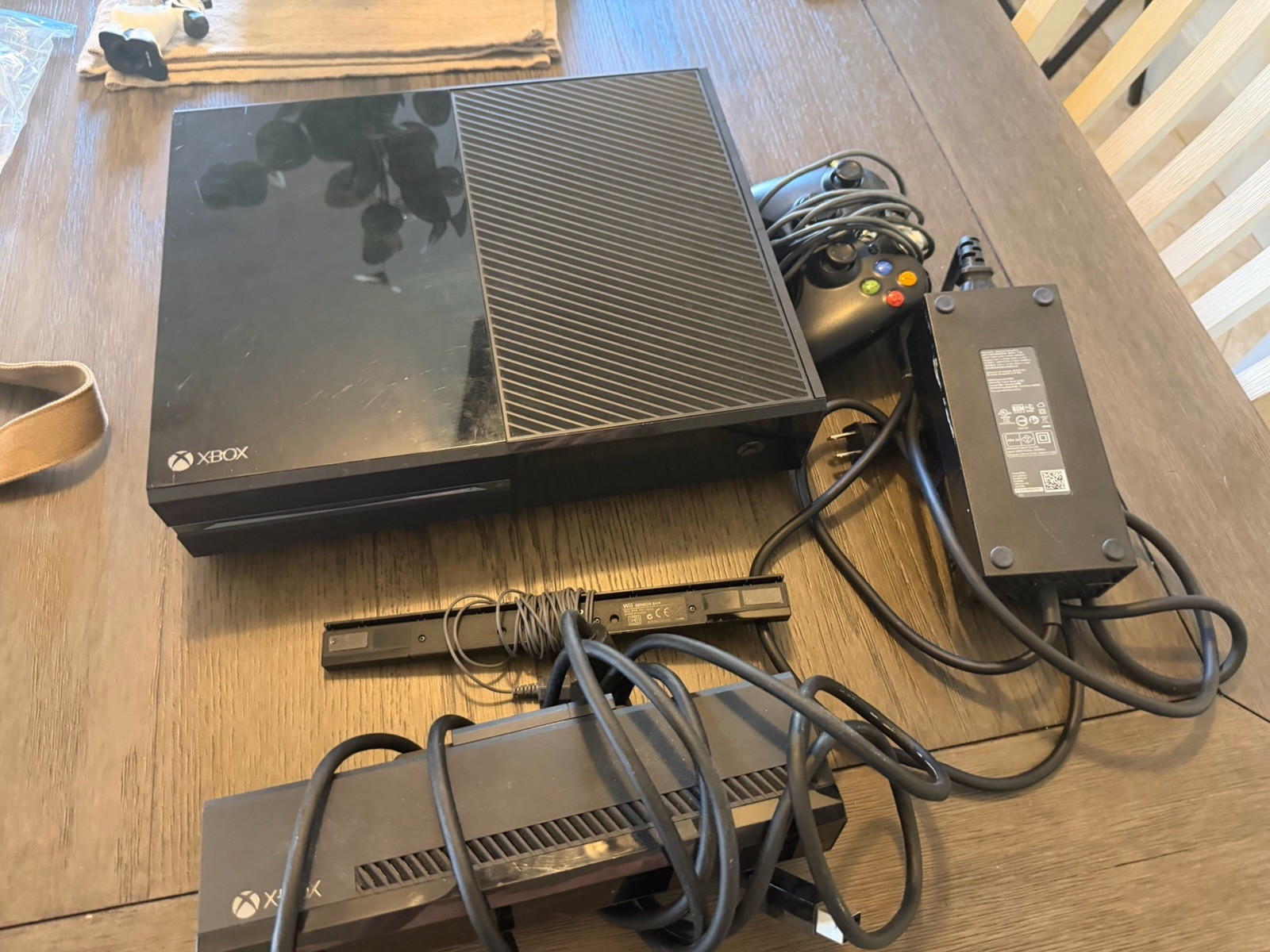 Microsoft Xbox One Kinect Bundle 500G Console, Only One Controller