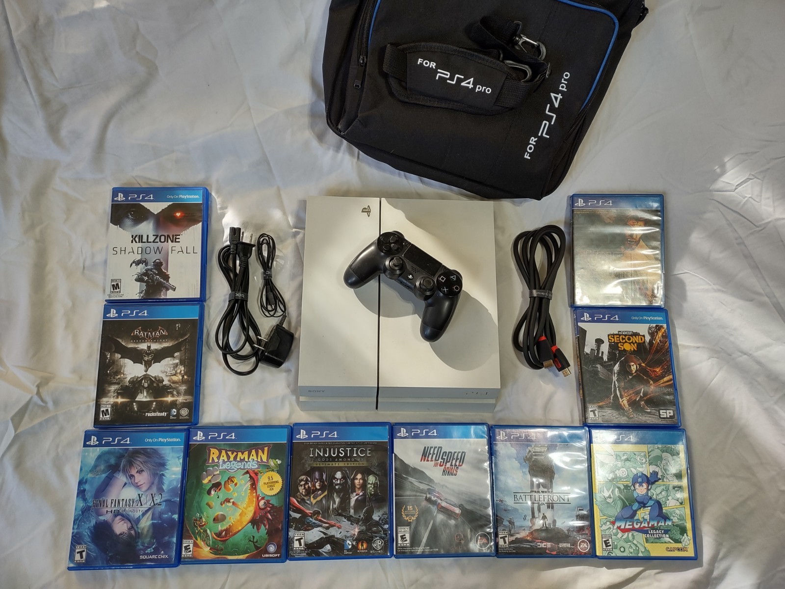 PS4 Glacier White 500GB, control/charger, PS4 Bag, cables + 10 games