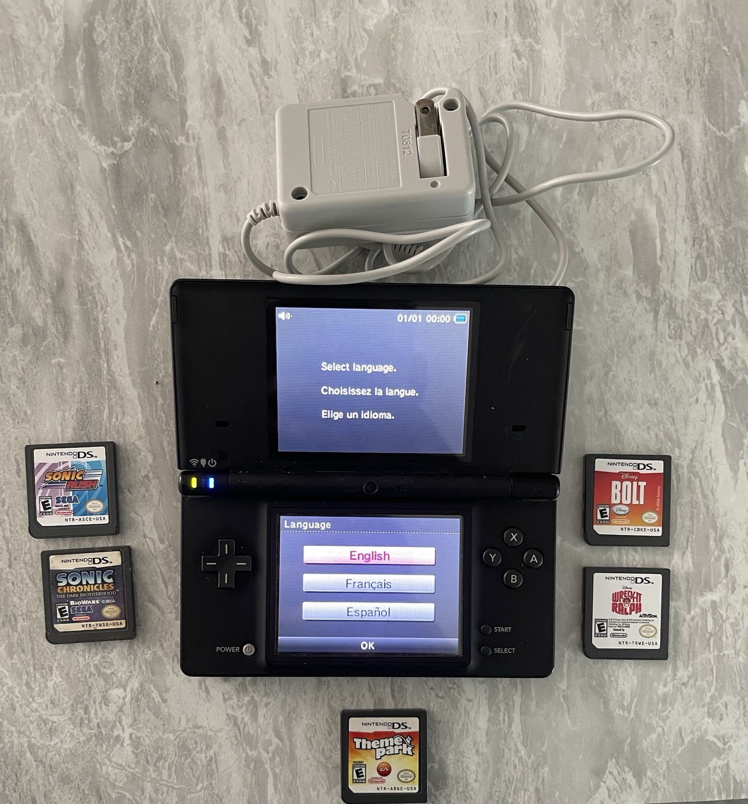 Nintendo DSI Matte Black Comes With Games And Charger