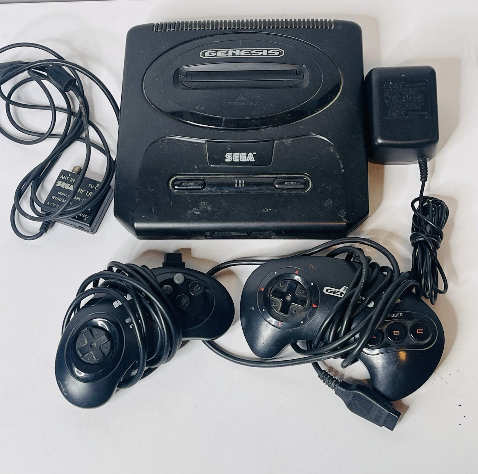 SEGA Genesis MK-1631 Console w/ Controllers AV & Power Untested