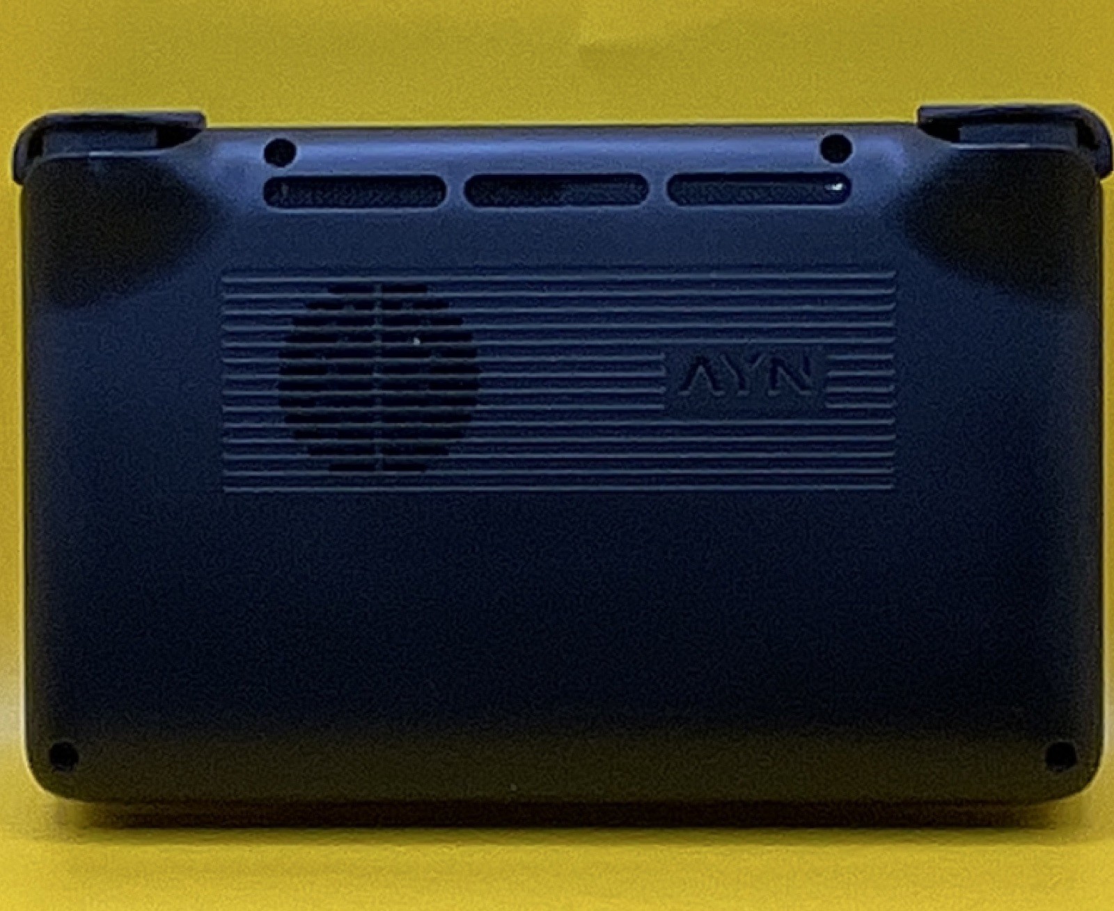 MINT CONDITION! AYN Thor Handheld Android Console 1TB 16GB, Snapdragon 8 Gen 2,