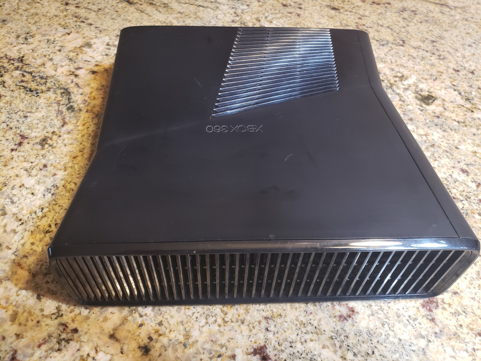 Microsoft Xbox 360 S Console 1439 320GB – Bundle: Controller, Cords, HDMI, Games