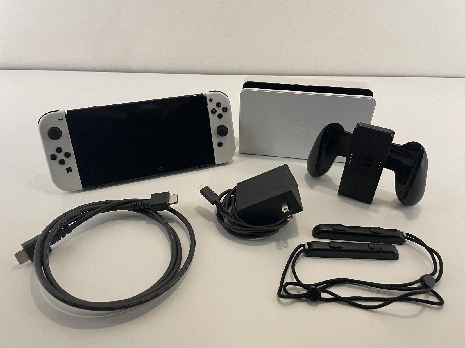 Nintendo Switch OLED – white (Used Good condition)