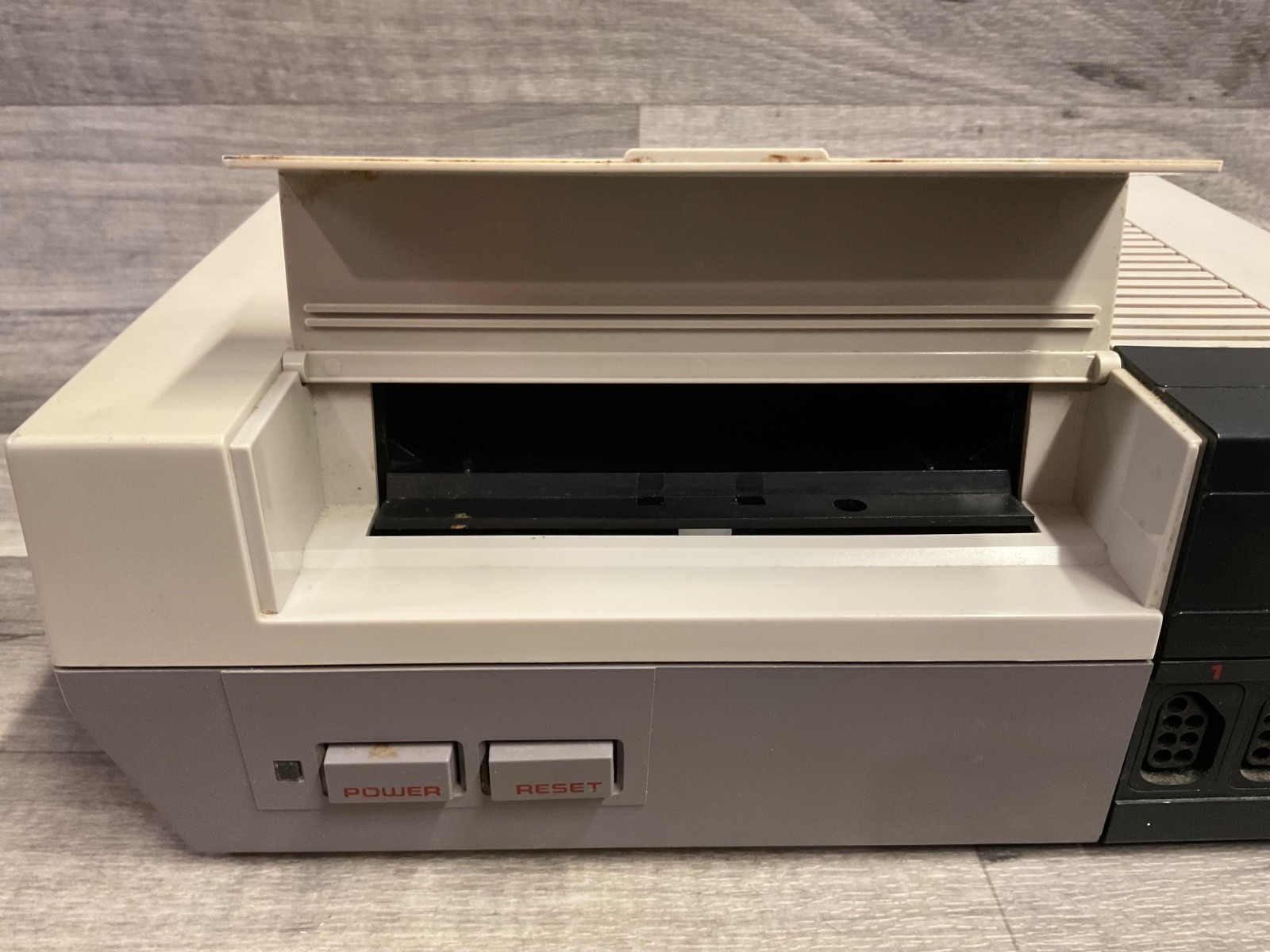 1985 Original NES Console Nintendo System NES-001, Powers On Parts Or Repair