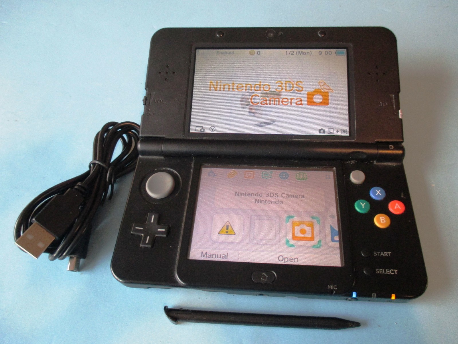 New Nintendo 3DS Super Mario Black Edition System w/Charger & Stylus