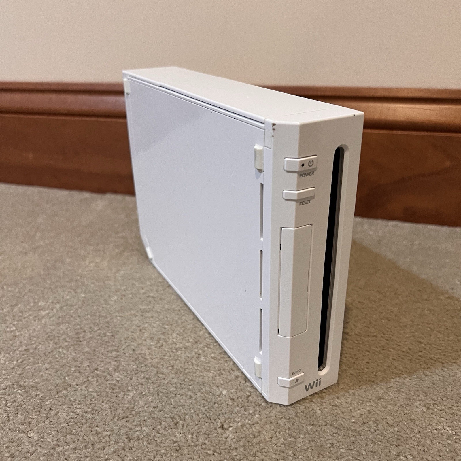 USED Wii SYSTEM WITH 13 GAMES HUNTING FISHING GOLF CHICKENS SPORTS ARCADE