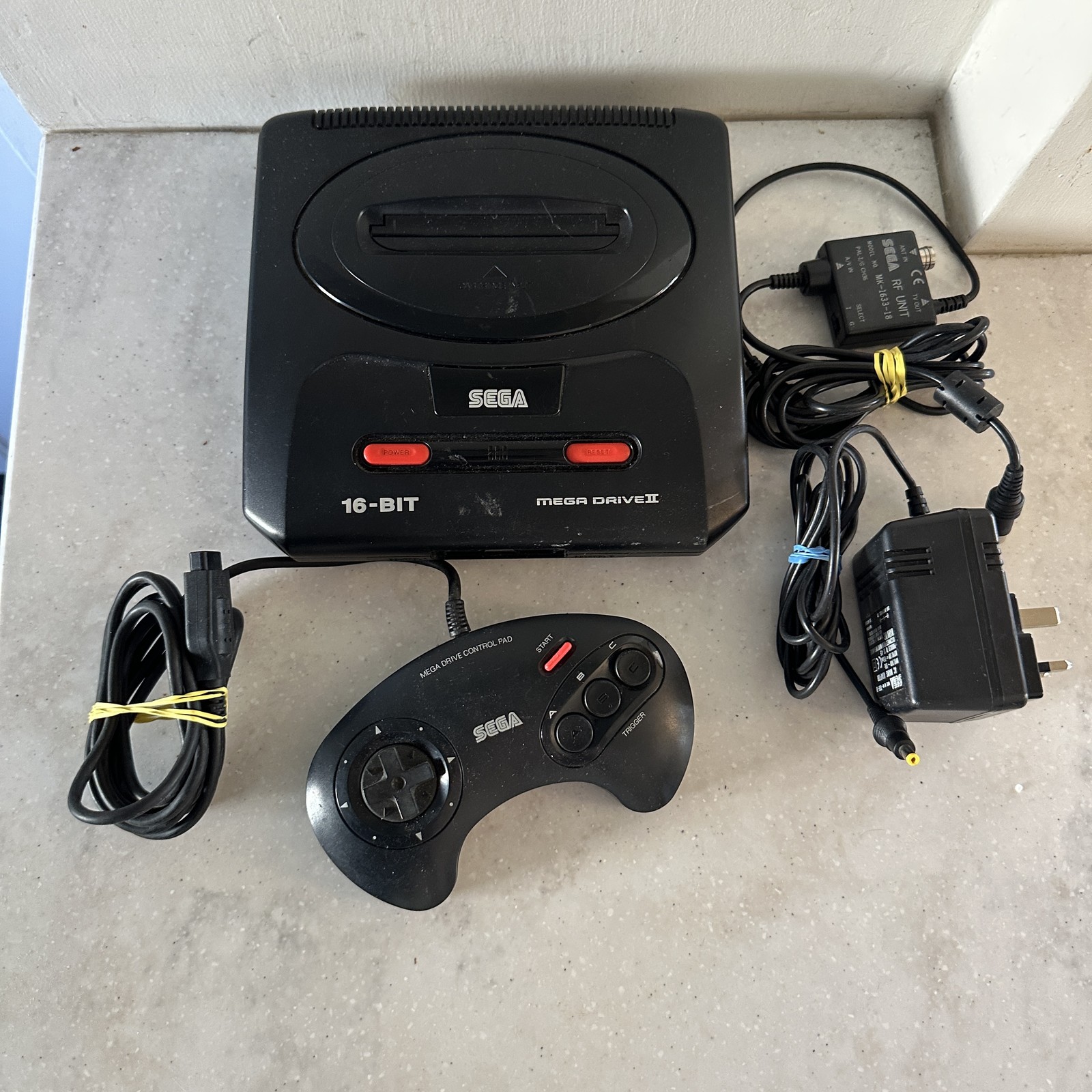 Sega Mega Drive II Console System w/ Controller & AC Adapter PAL Vintage Retro