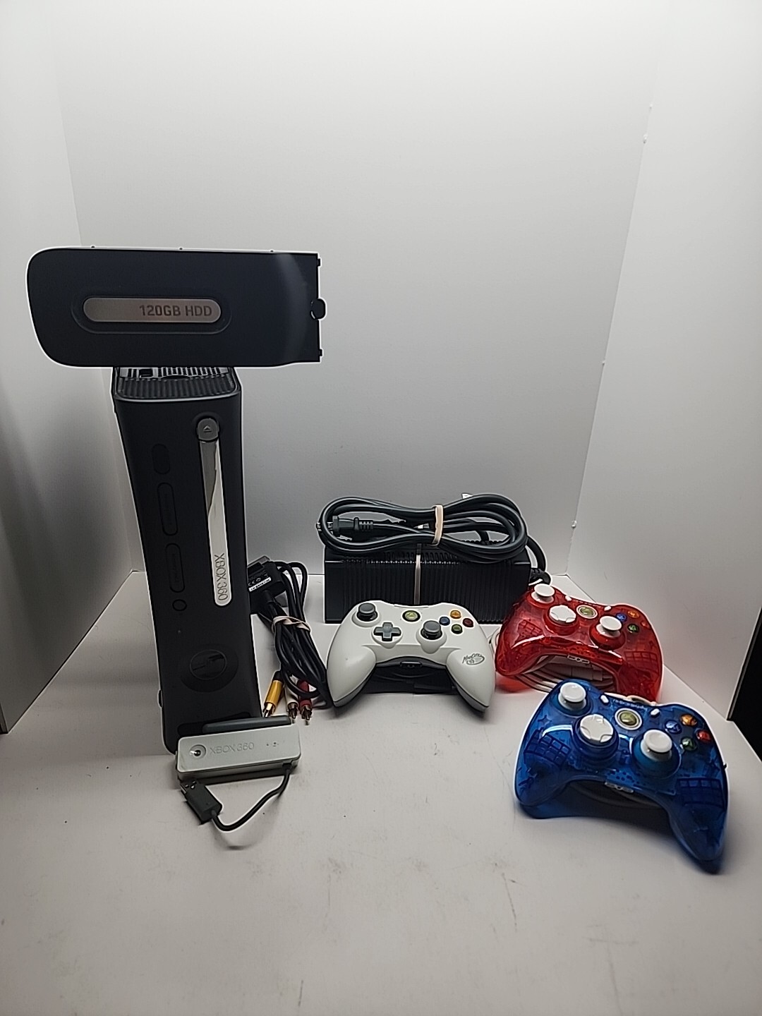 Original Microsoft Xbox 360 Pro System Bundle 120GB HDMI (NOT WORKING RIGHT)