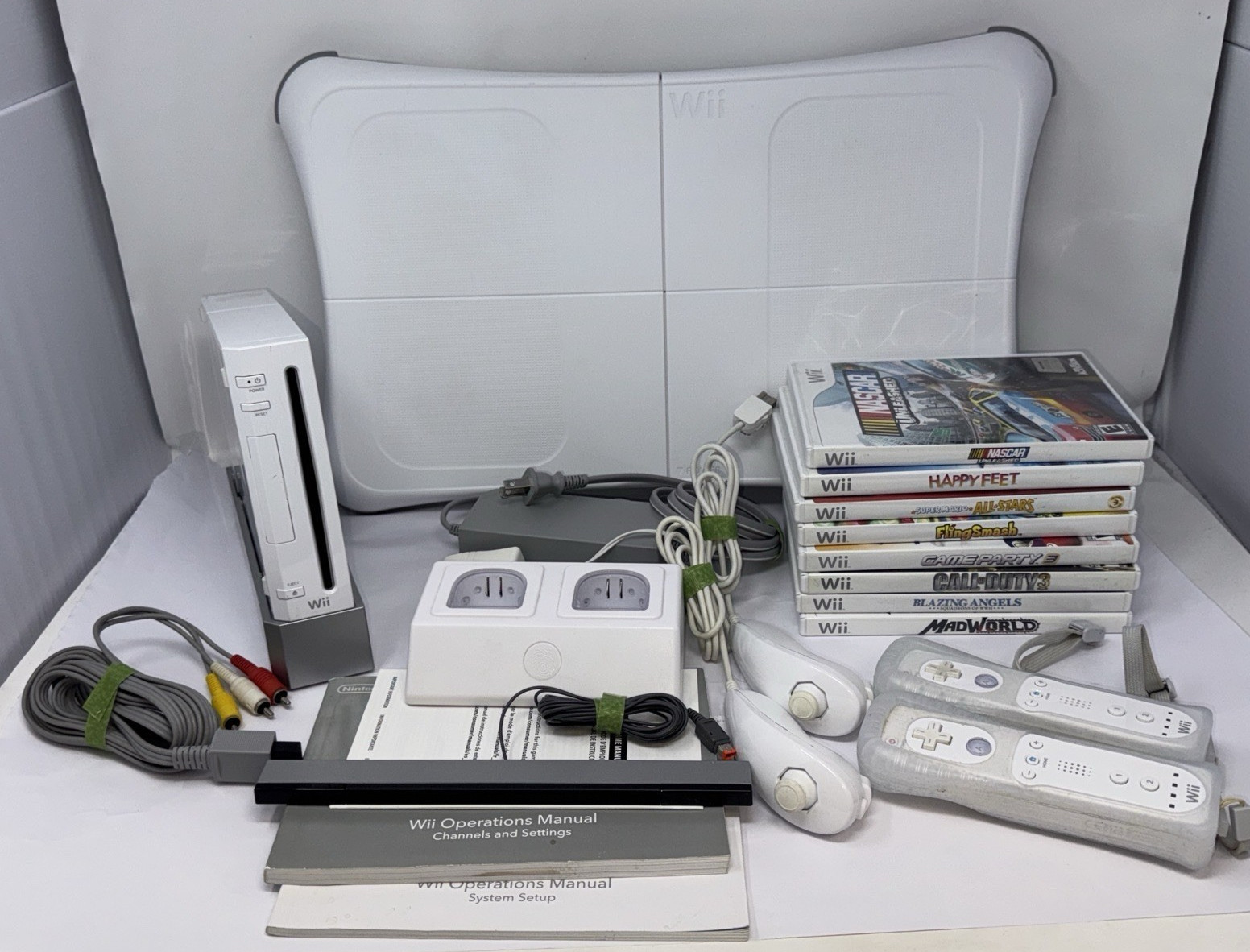 READY TO PLAY Nintendo Wii Console Bundle Games Remotes Nunchucks Sensor TESTED