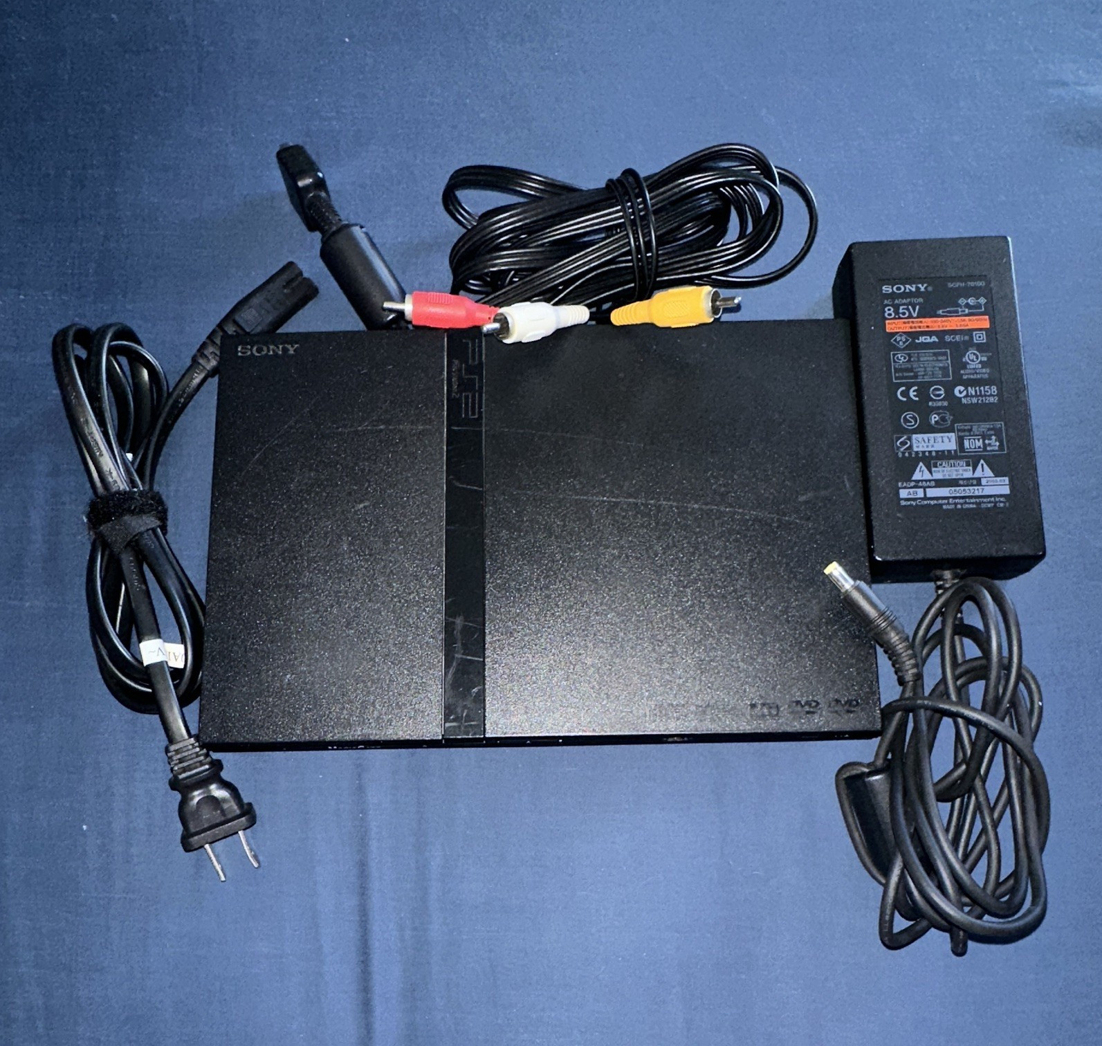 Sony PlayStation 2 PS2 SCPH-39001 Black NTSC-U/C w/ AV & Power Cords