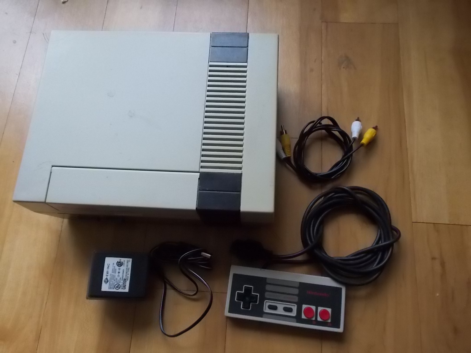 Nintendo Entertainment System NES w/ Controller, Cables & Defenders of Dynatron…
