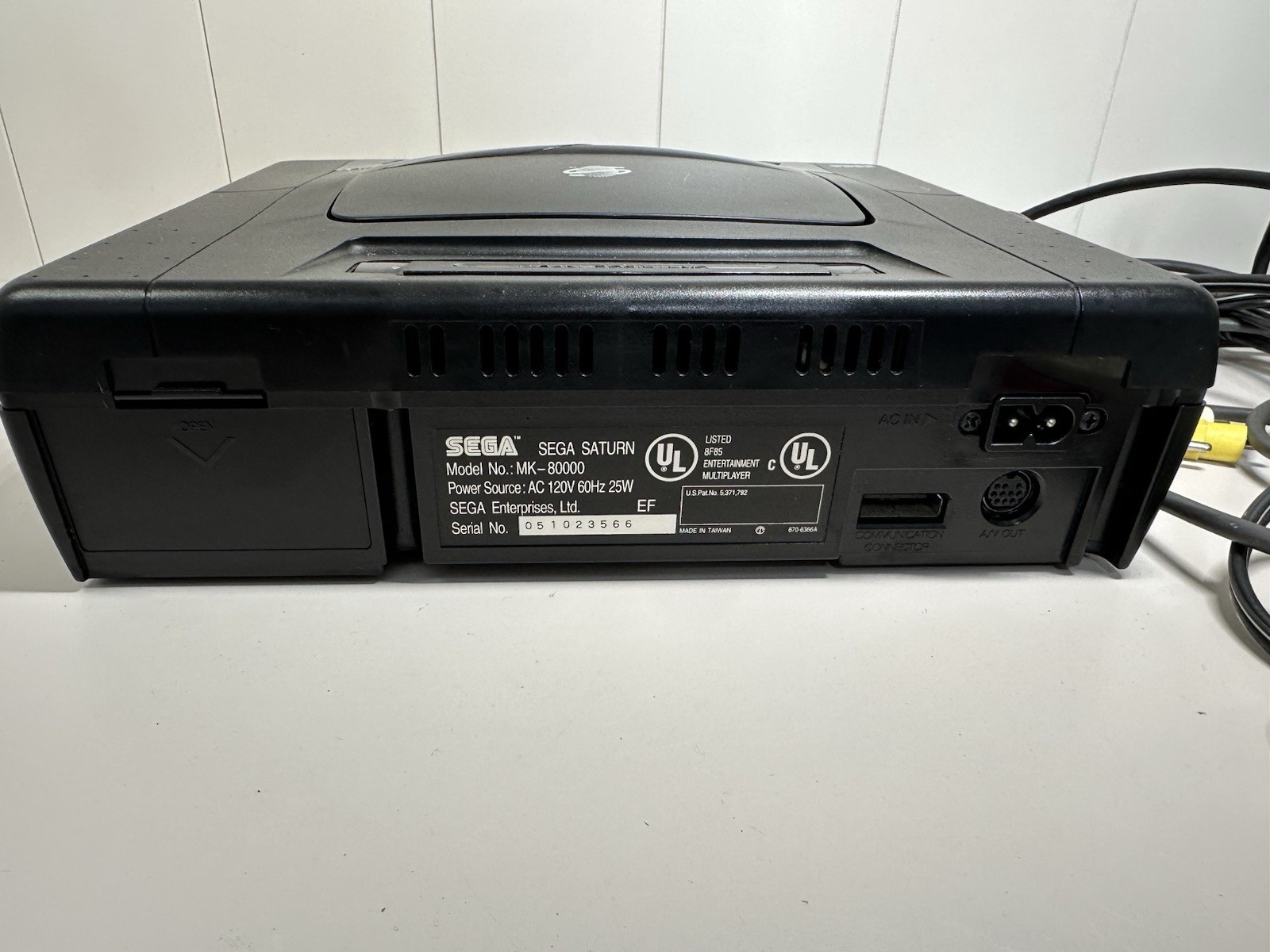 SEGA Saturn Console Bundle w/ 1 Controller, Cables & Game. Model MK-80000 VTG