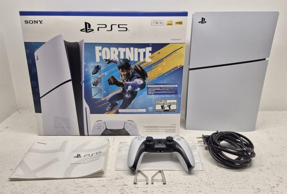 Sony CFI-2115 PS5 PlayStation 5 w/ 1 Controller 1TB White Disc Editi