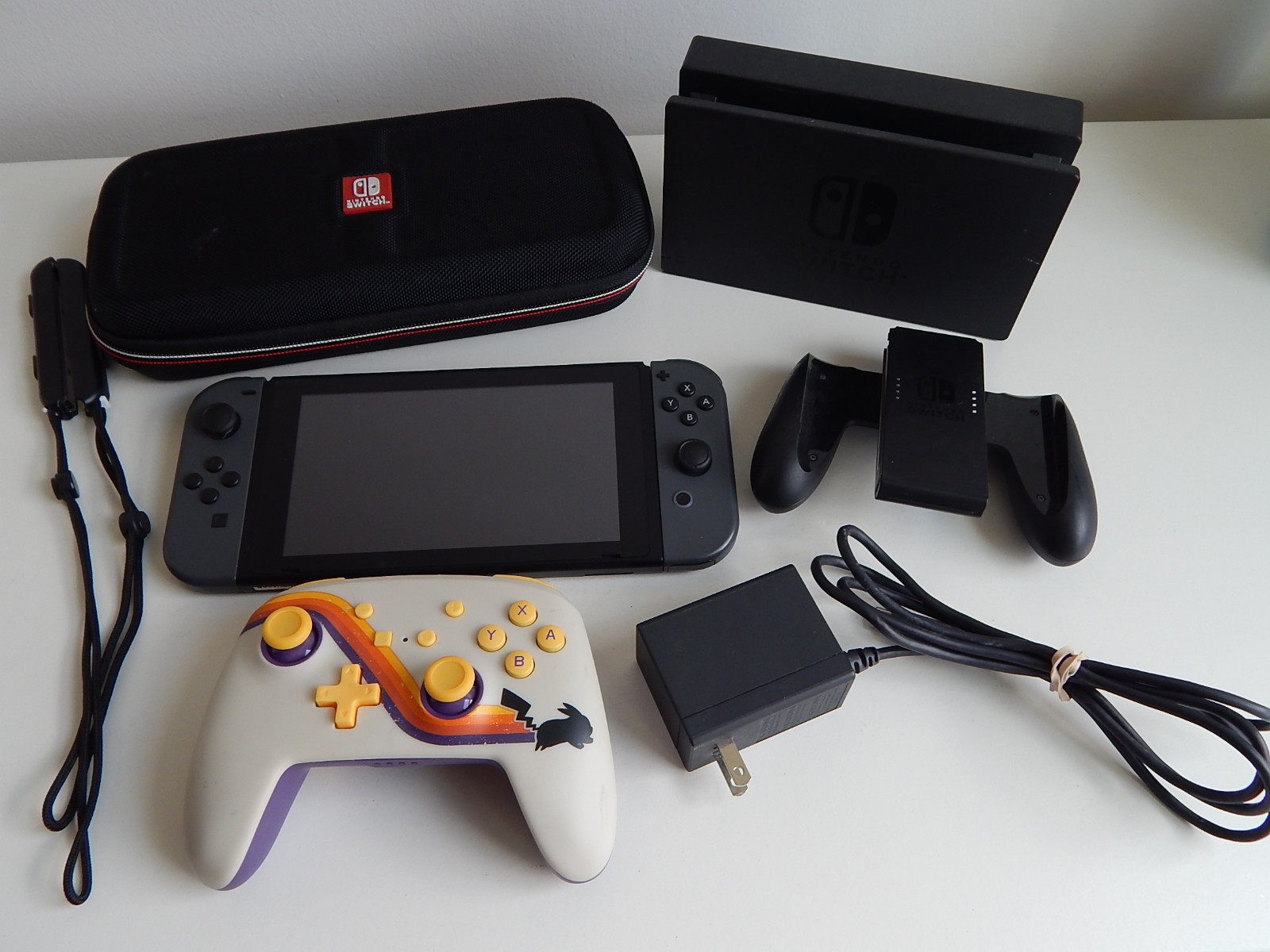 Nintendo Switch 32GB System Console with Gray Joy‑Cons! Case & Dock