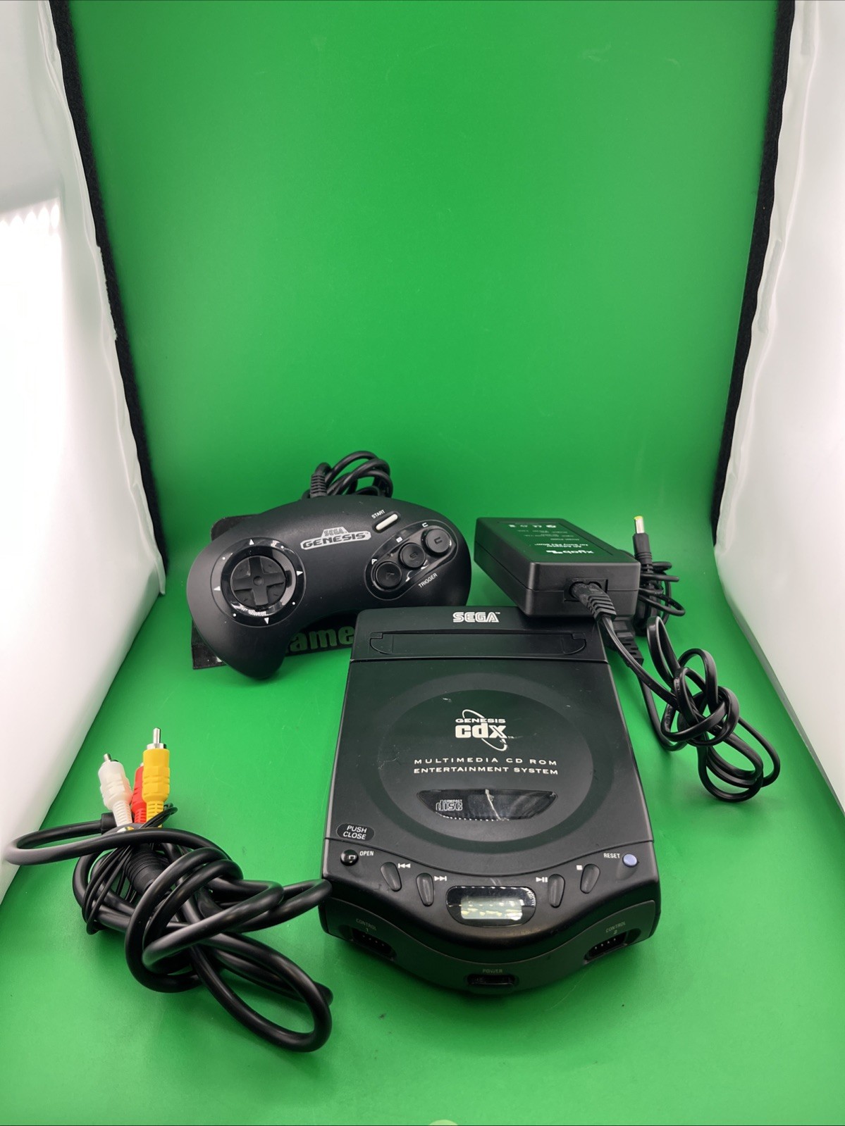 Sega Genesis CDX MK-4121 console Multimedia CD ROM for parts or repair – (T09)