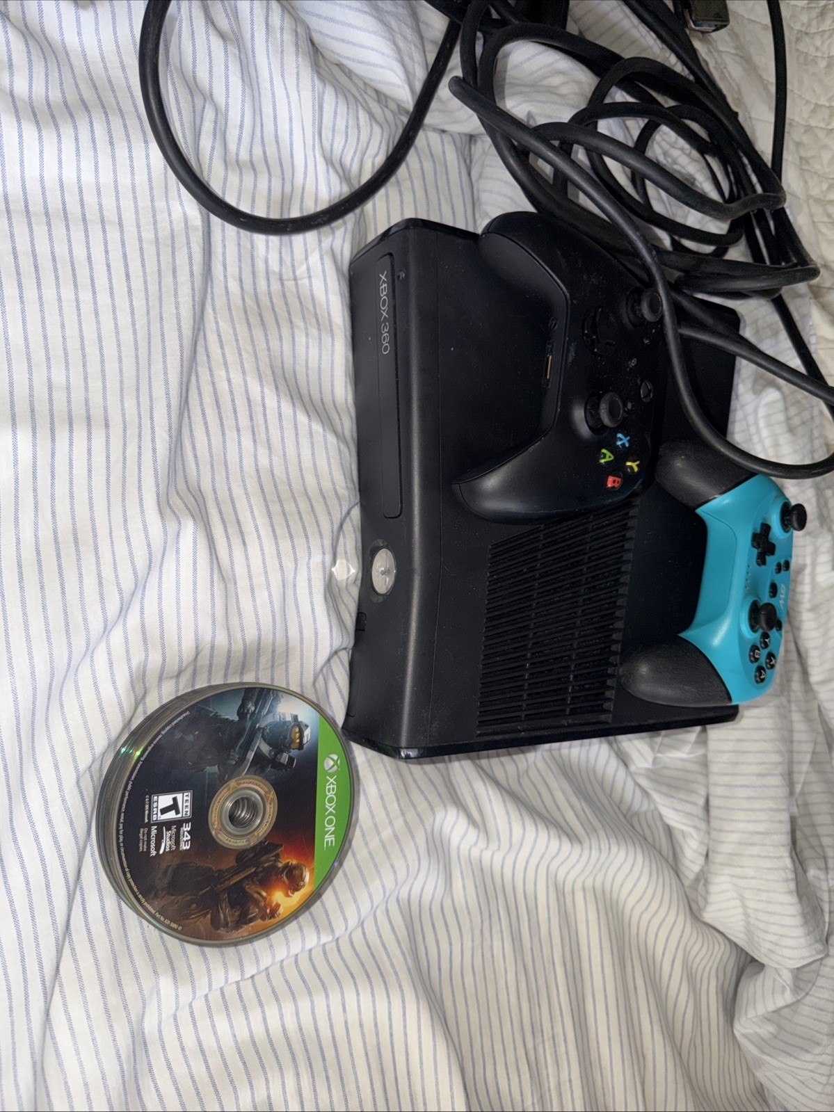 Microsoft Xbox 360 E 4GB Home Console Only – Black Untested Read Description