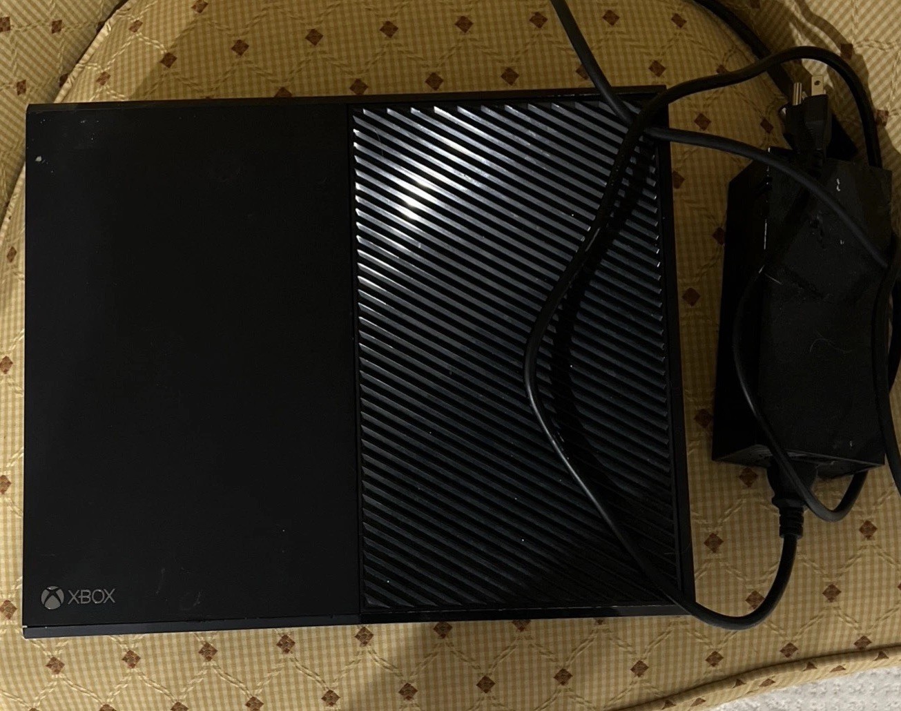 Microsoft Xbox One 500GB Black Console w/ Power Supply and HDMI (small issue)