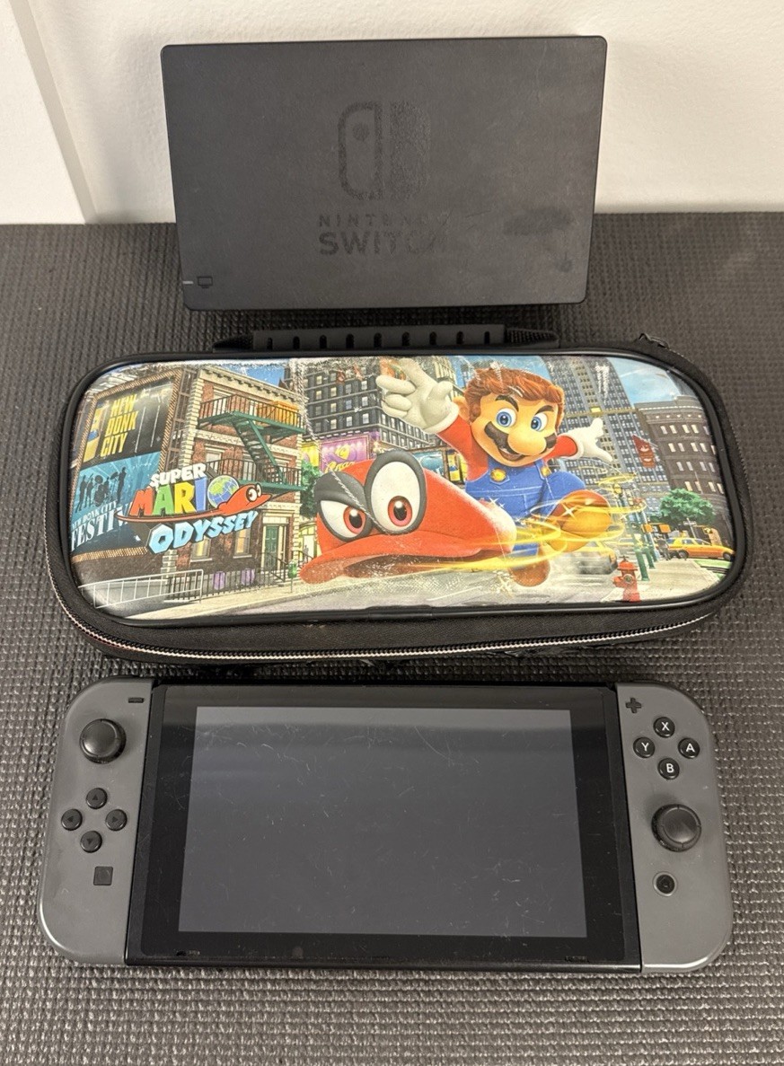Nintendo Switch HAC-001(-01) Gray Joy‑Con w/ dock, Mario Case No Cables Tested W