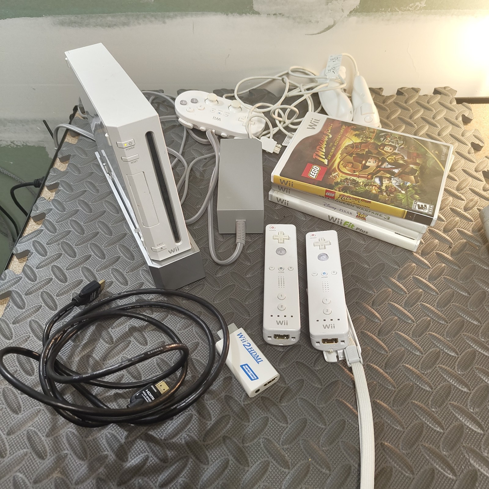 Nintendo Wii Console Bundle RVL-001 With 2 Controllers Tested Works 4 games
