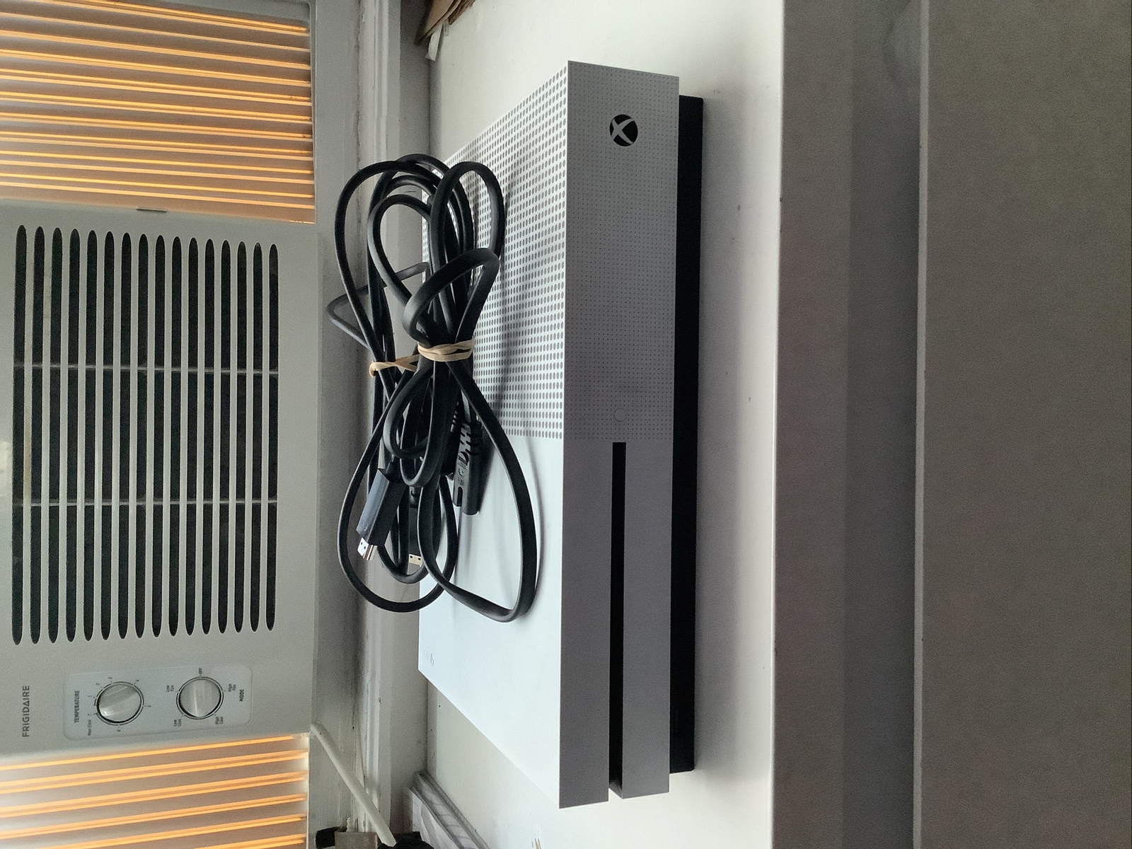 White Xbox One (1TB, Needs Internal Power Supply)