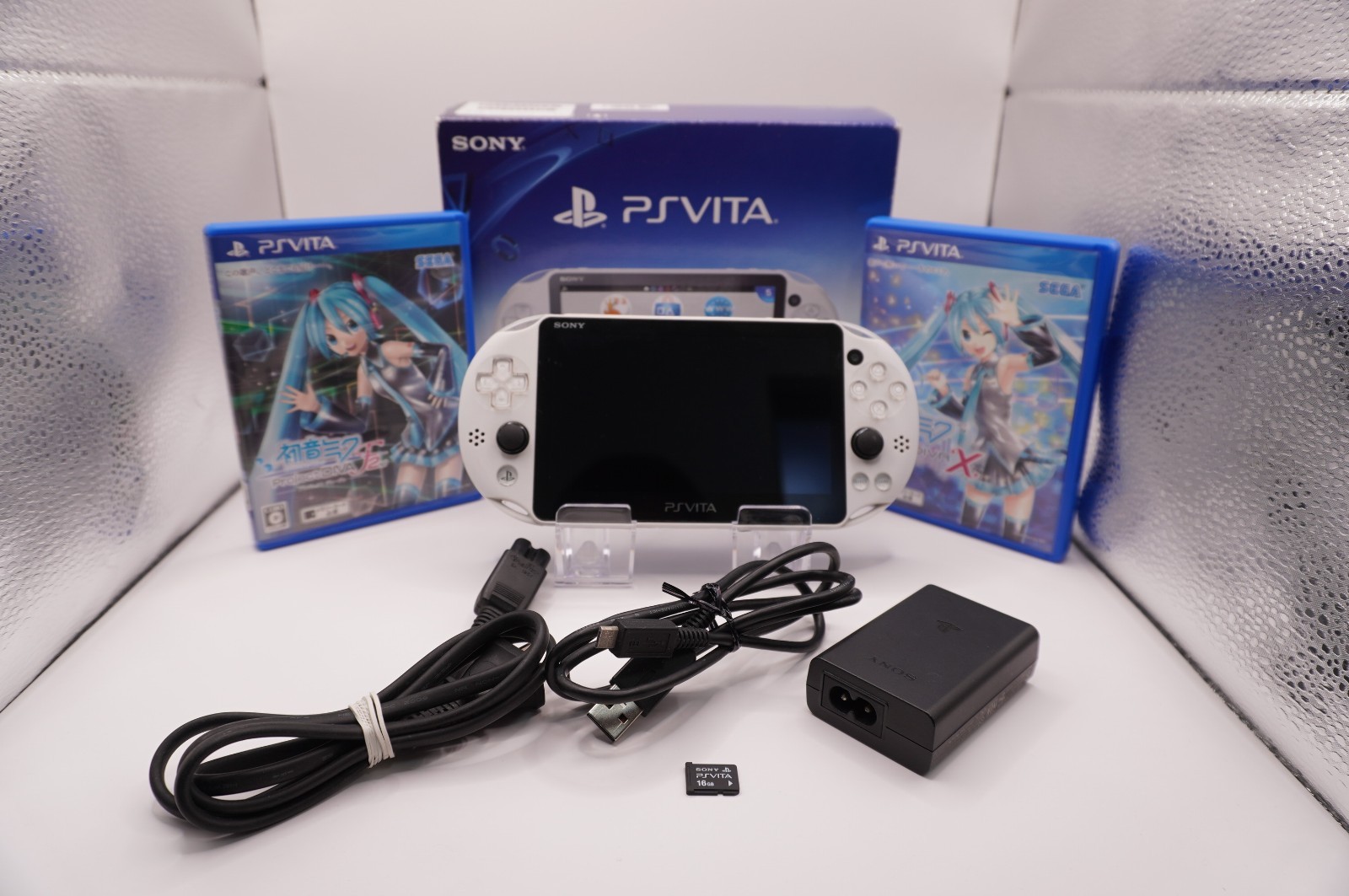PS Vita PCH-2000 Slim Bundle: Boxed Console, 16GB Card, Charger, 2 Games