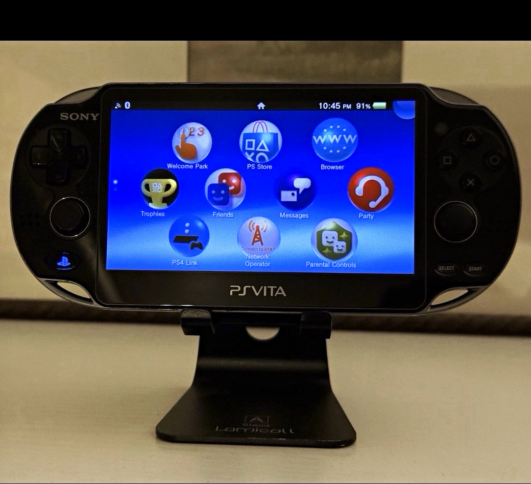 Sony PS Vita PCH-1001 Black Wi-Fi 16GB NTSC-U/C w/ Case & Charger/Cable