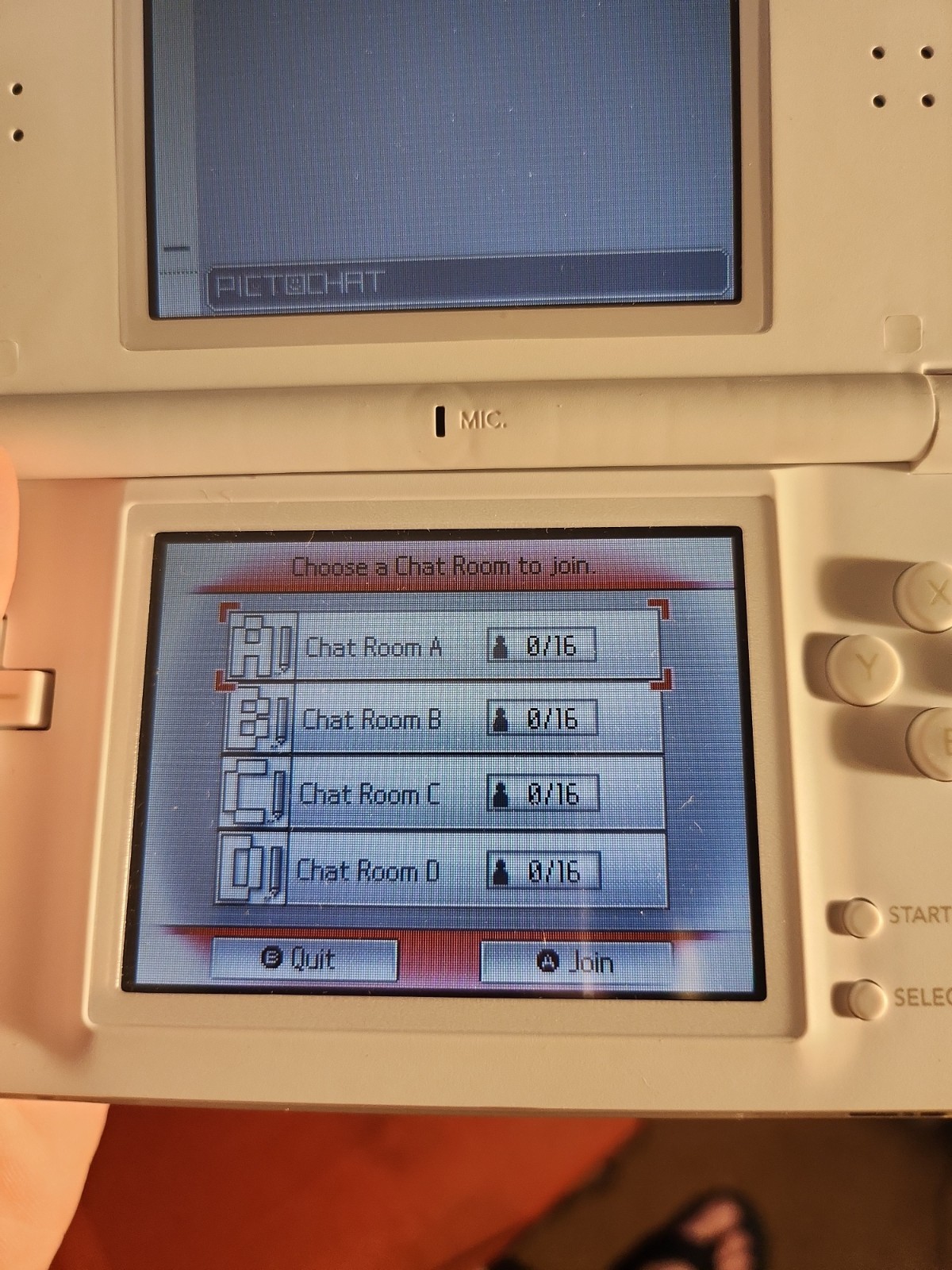 Nintendo DS Lite Handheld System – White (Bottom Screen Corner Issue)
