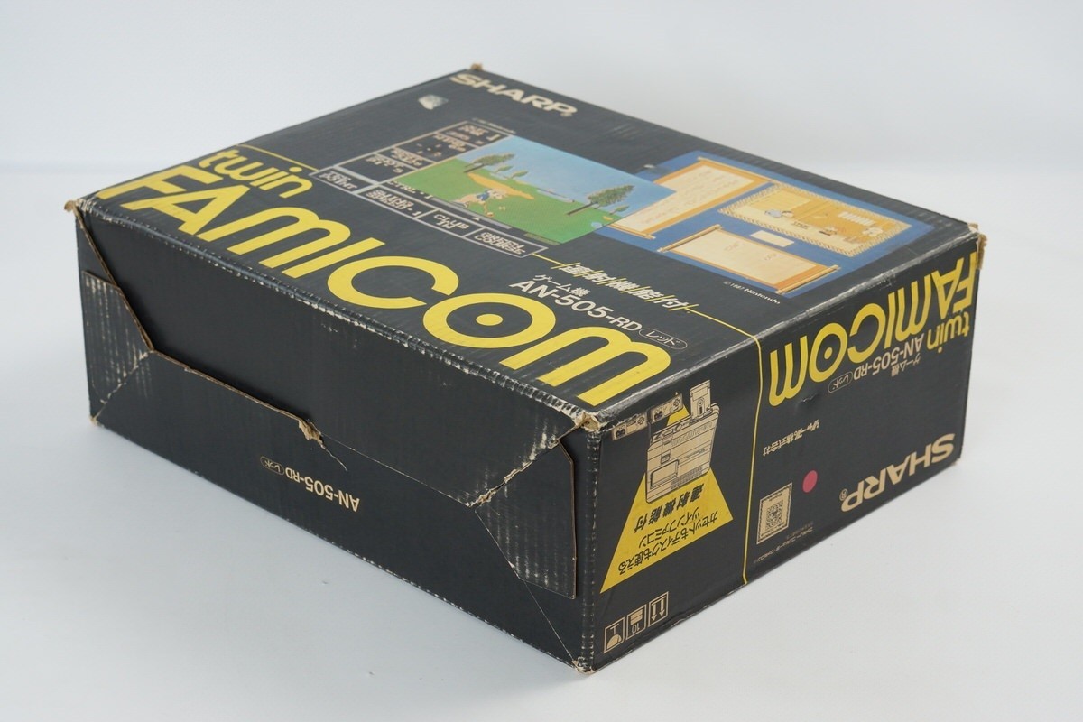 TWIN FAMICOM SHARP Console Boxed AN-505RD Tested System New Rubber belt 326634