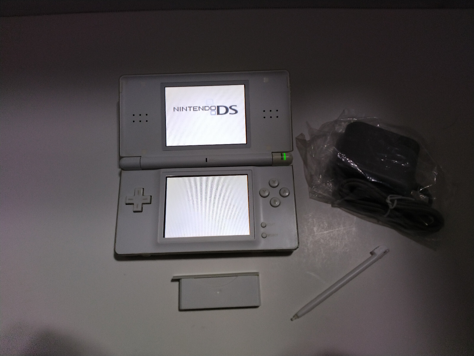 Nintendo DS Lite Handheld System / Console White(13306461)