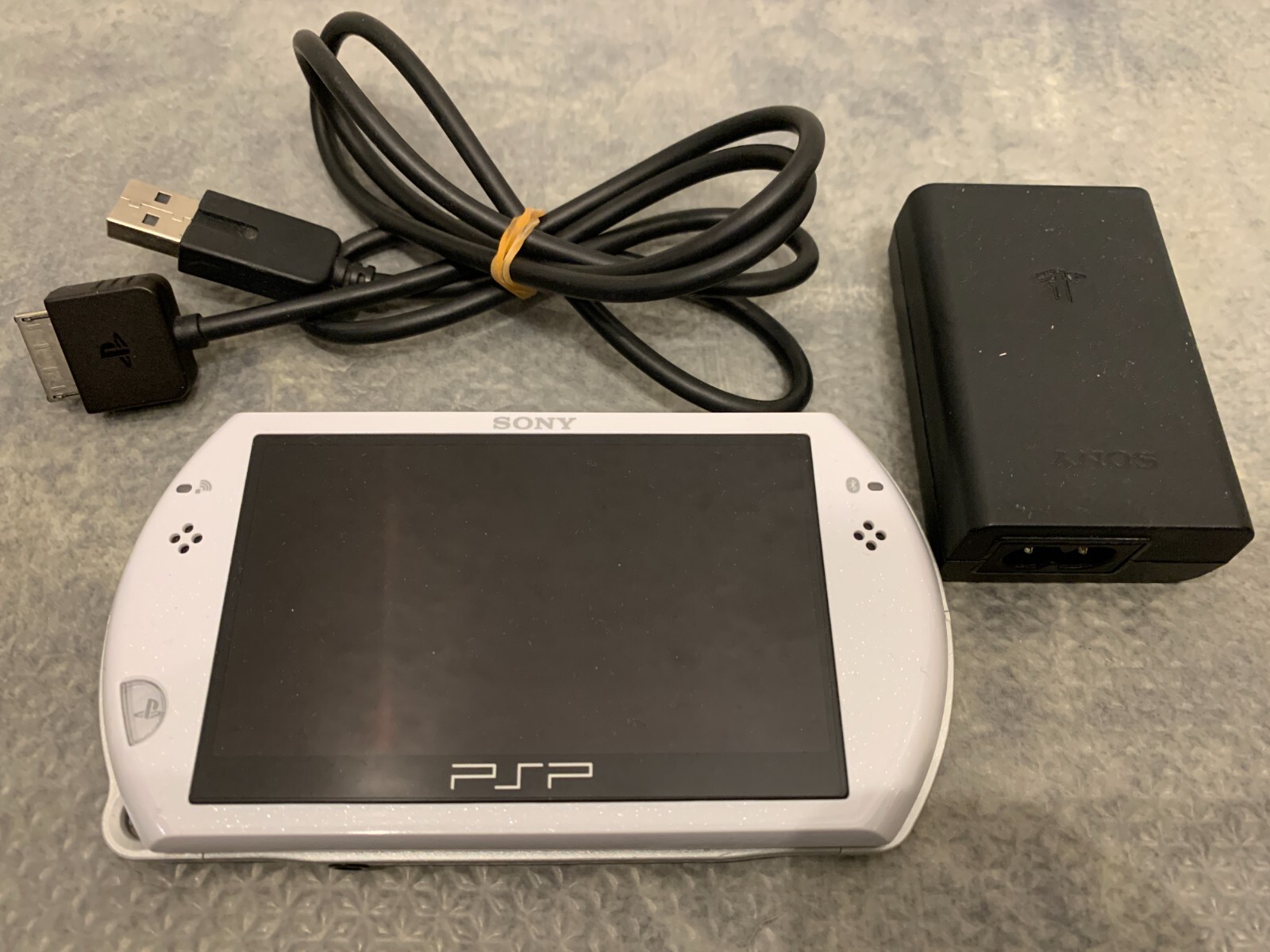 Sony Playstation Portable PSP GO Pearl White PSP-N1000PW Exc