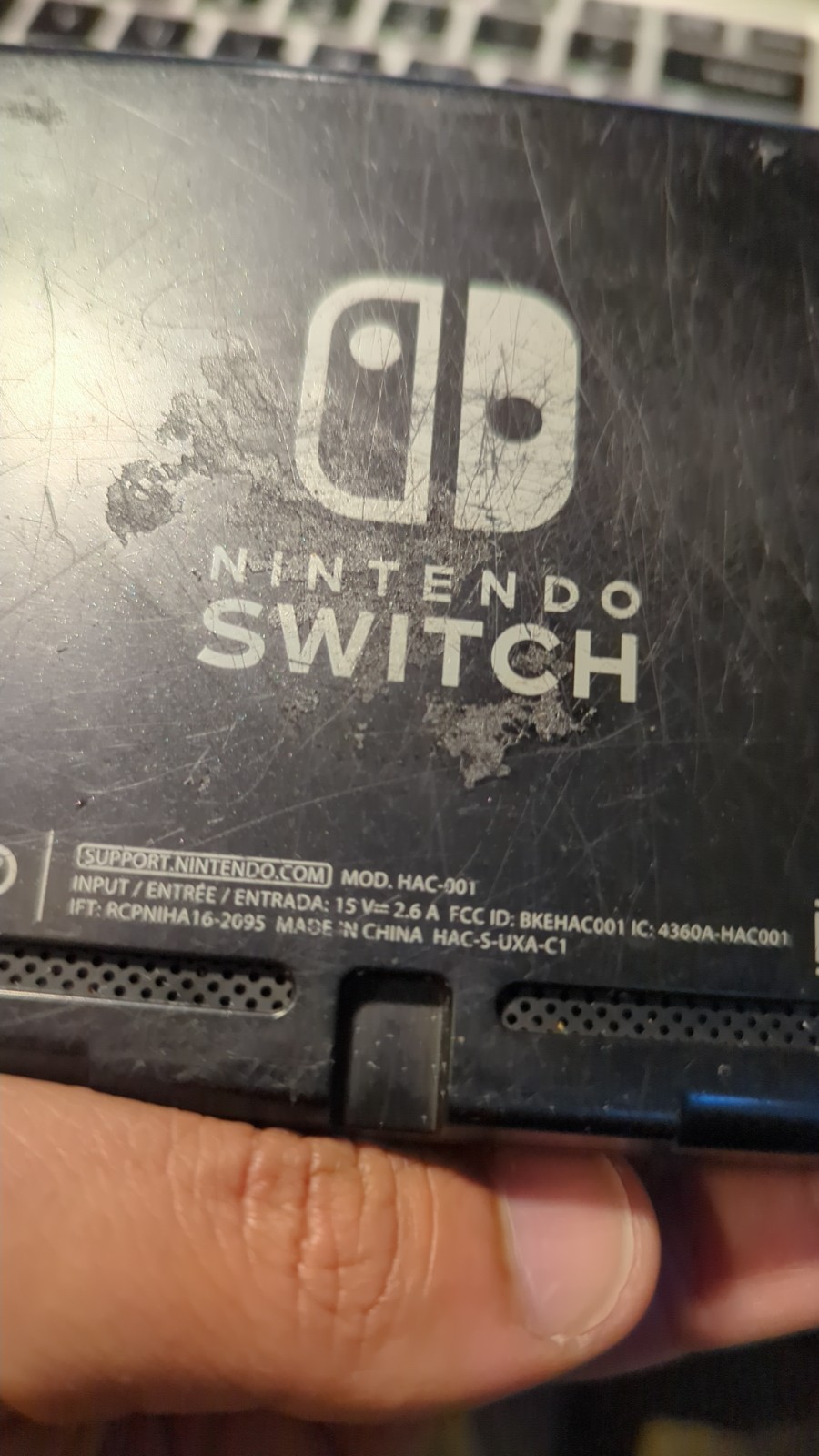 Nintendo Switch Console HAC-001 32GB *no joycons/used/works* w/charger and contr