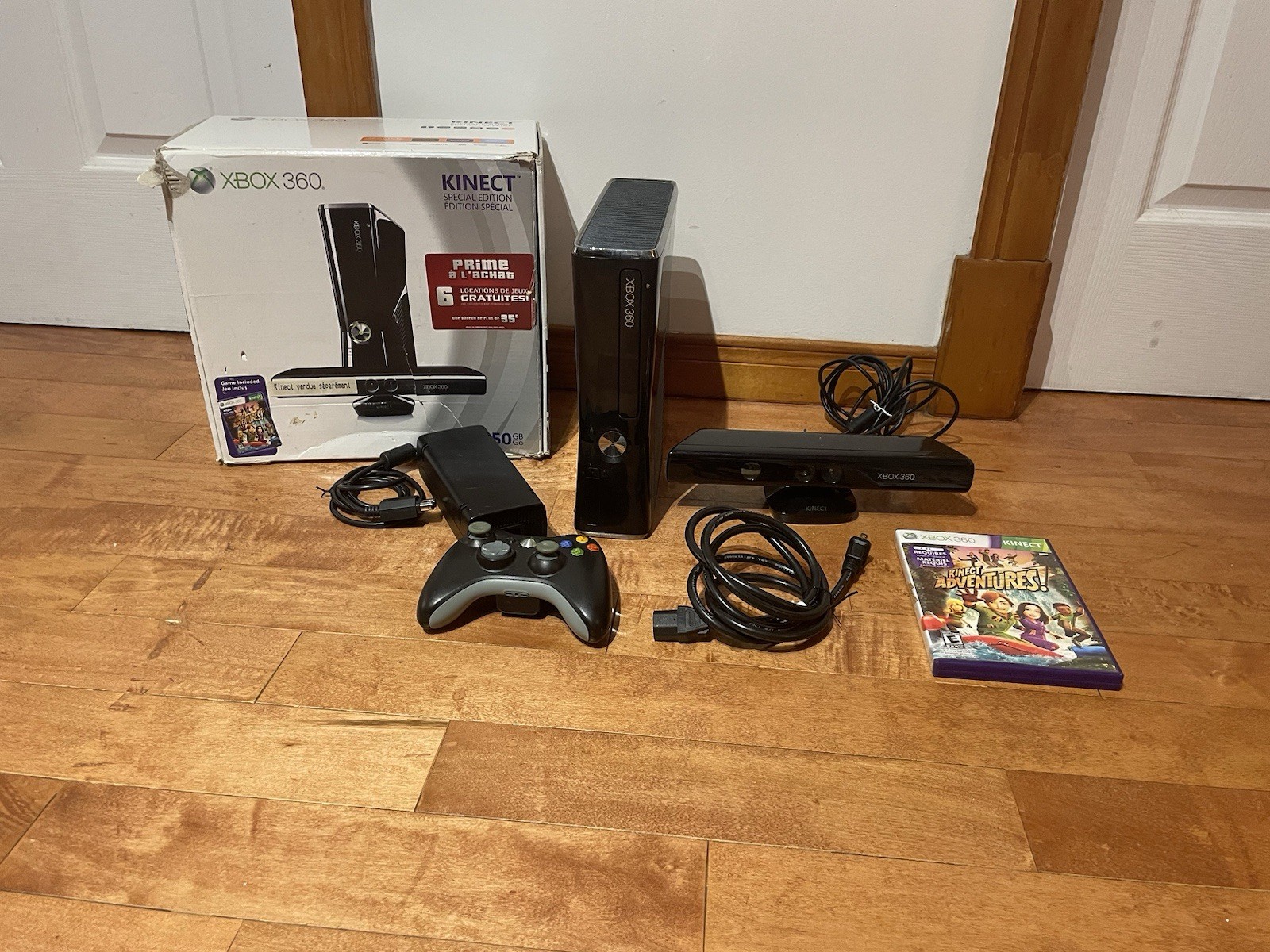 Microsoft Xbox 360 S Special Edition with Kinect Glossy Black Console