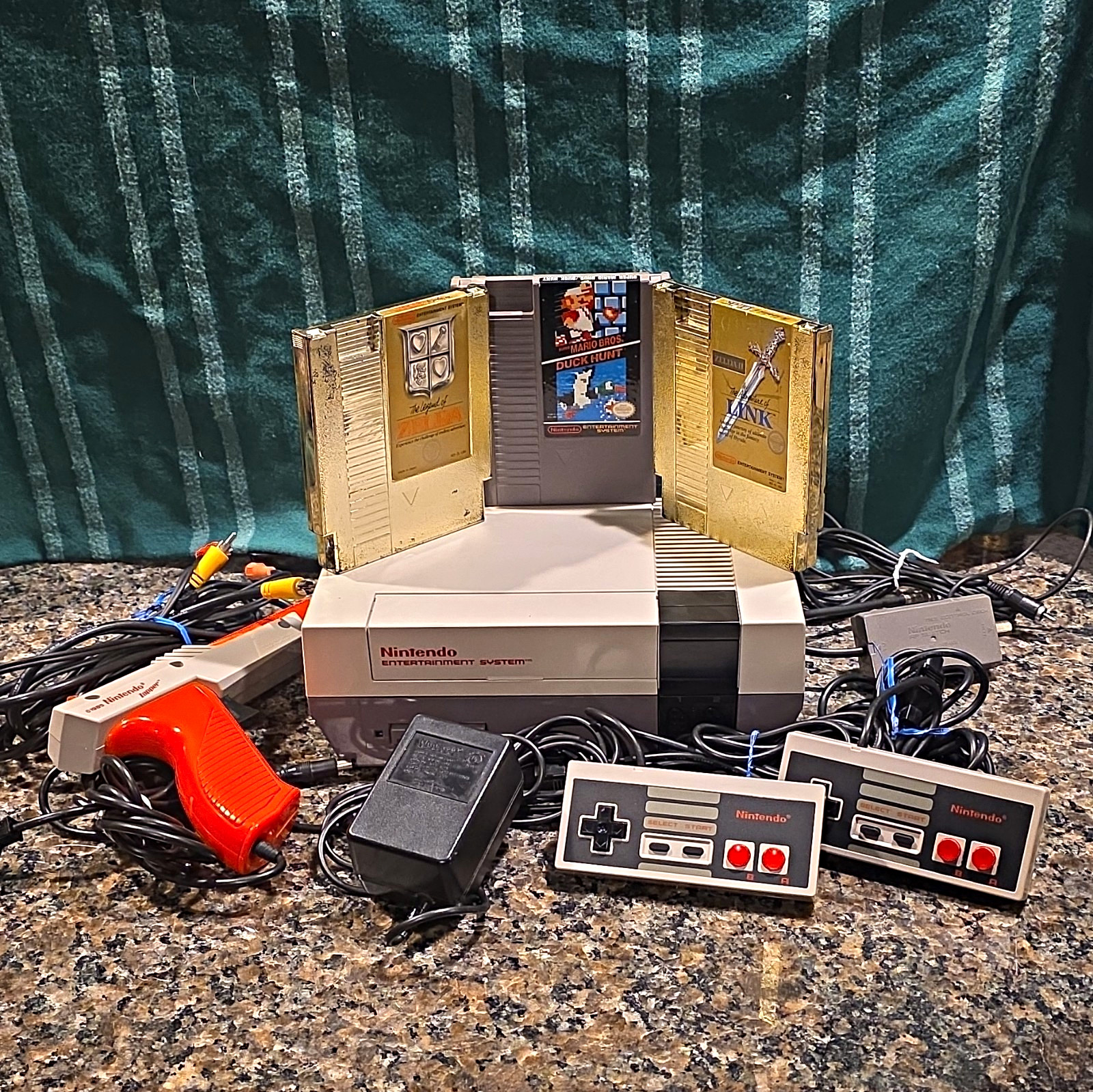 Nintendo NES-001 Console Bundle w/ 2 Controllers, Zapper & 3 Games NTSC