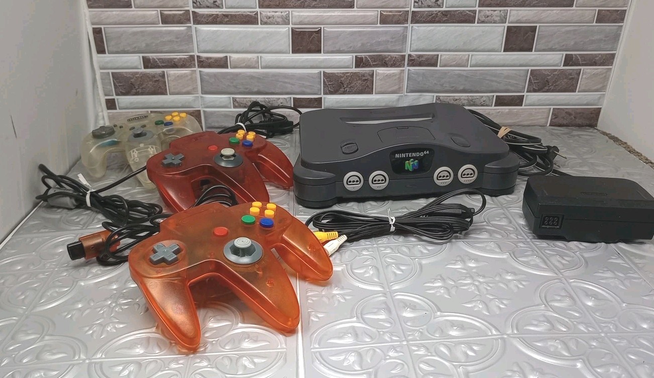 Nintendo 64 System 32MB Home Console Charcoal Gray W/ 3 Controllers , Cords