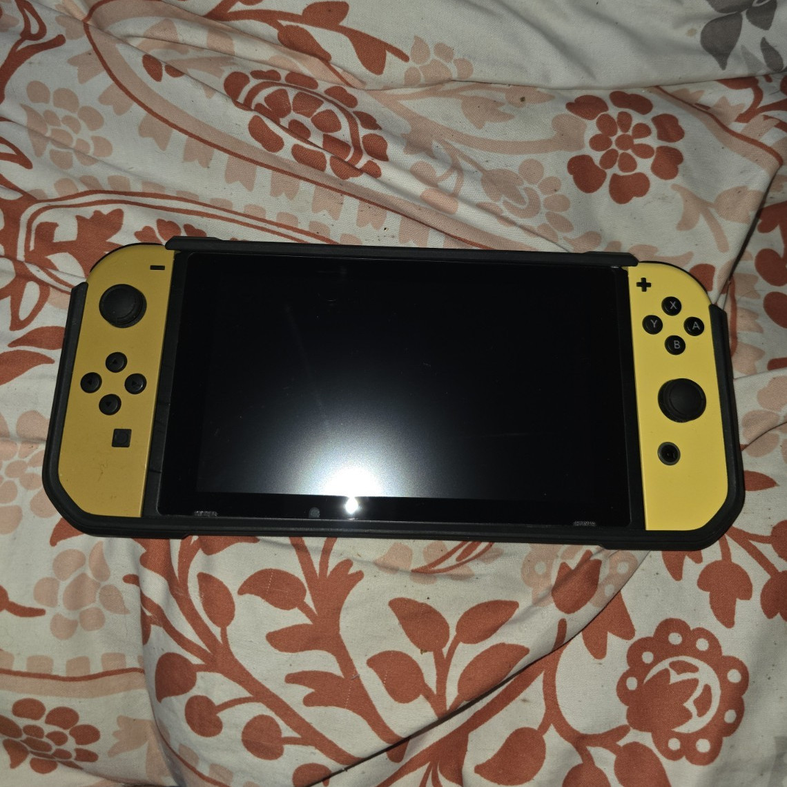 Nintendo Switch Pokémon Pikachu Edition Handheld Console 32GB 720p USB-C Case