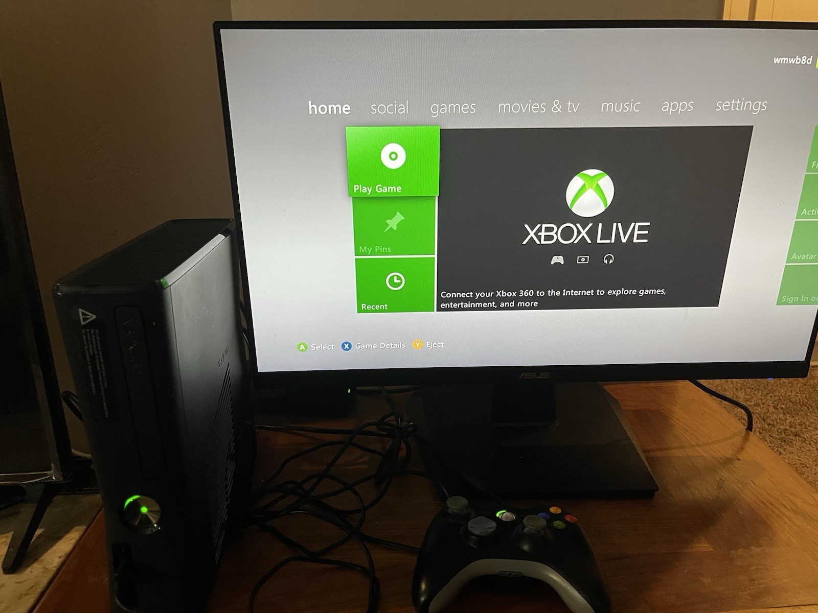 Microsoft Xbox 360 S NO HARD DRIVE – Black With Controller & Cables BOX INCLUDED