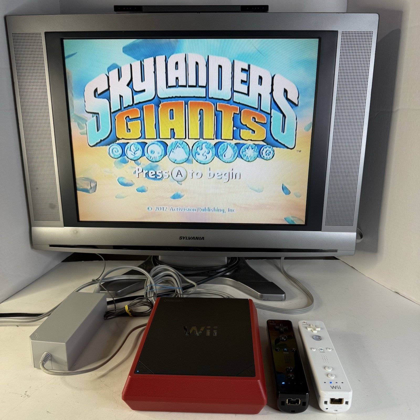 Nintendo Wii Mini Red RVL-201 Console Bundle: 2 Remotes,AC Adapter Cords WORKS!▶