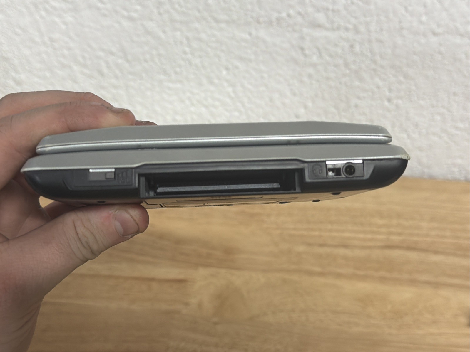 Nintendo DS Handheld System – Silver NTR-001 – Charger – Stylus – Case