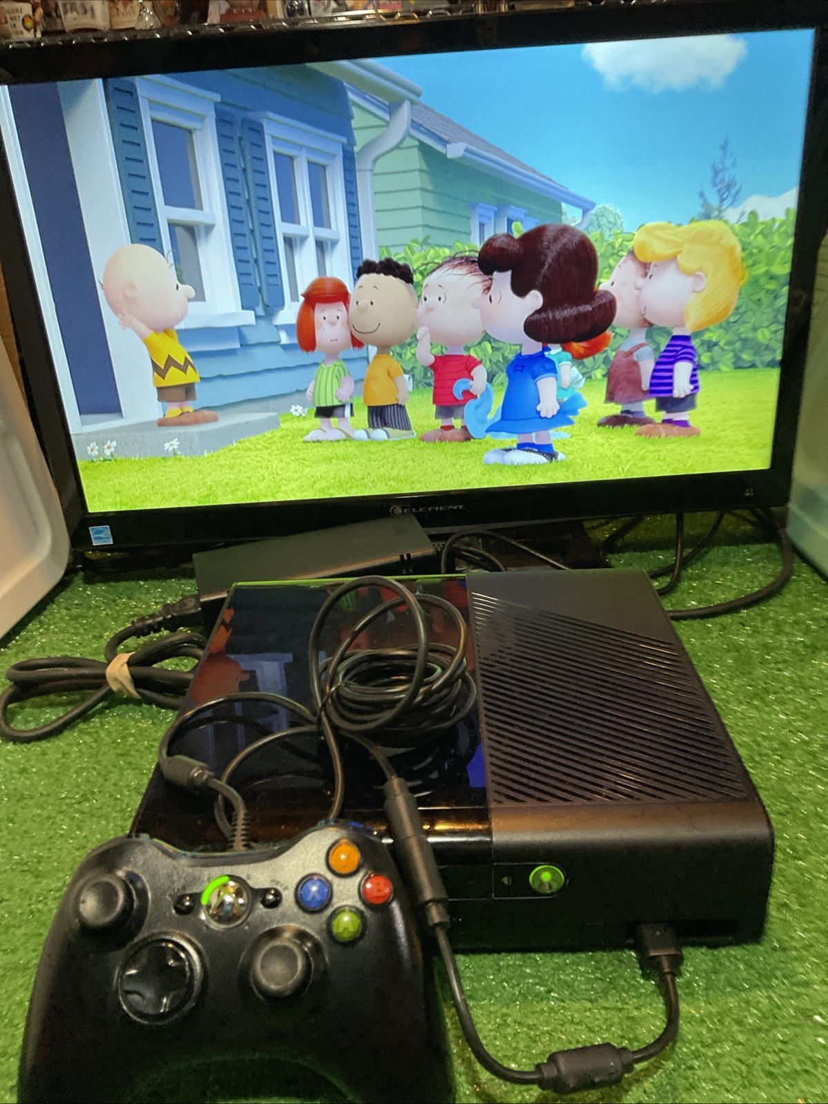 Microsoft Xbox 360 E Console 2 Controllers (1 Wireless) Brick PC HDMI 2 Games 🔥