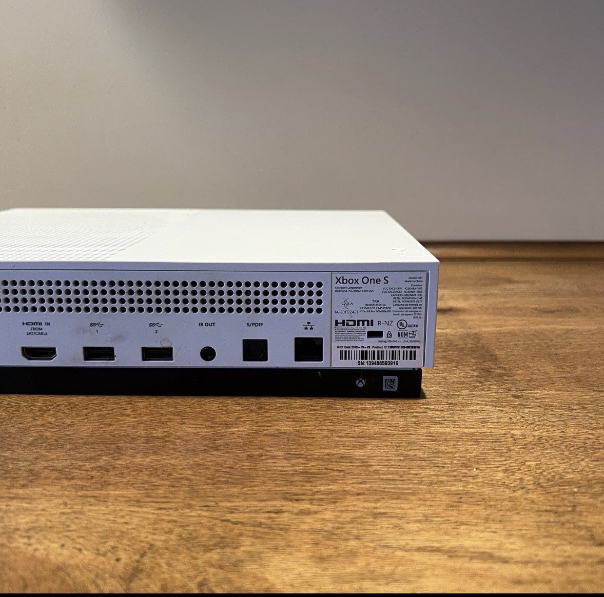 Microsoft Xbox One S White Console Wi-Fi HDMI USB-A Ethernet Model 1681 500gb